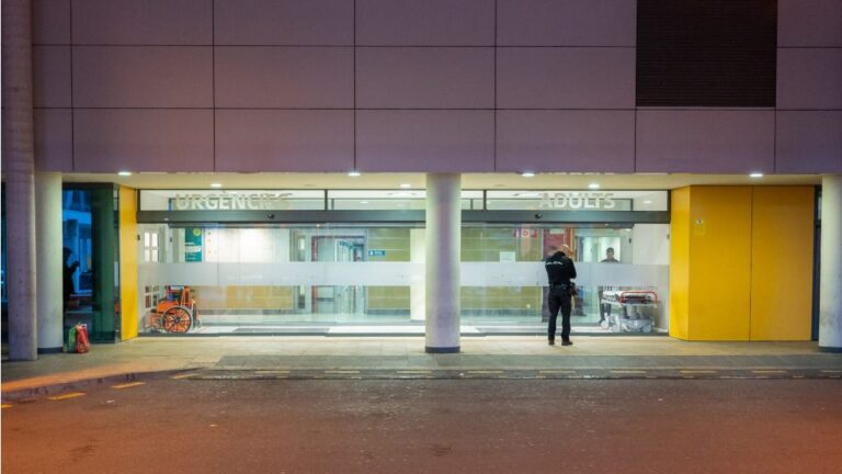 urgencias son espases policia hospital