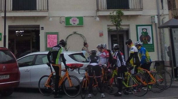 ciclistas muro