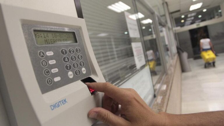 reloj fichar en el trabajo