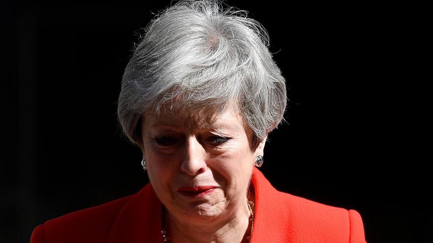 Theresa May llora