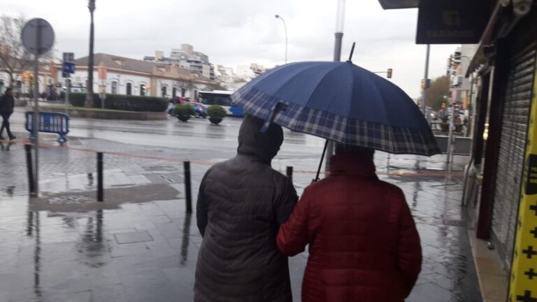 lluvia en Palma, gente con paraguas
