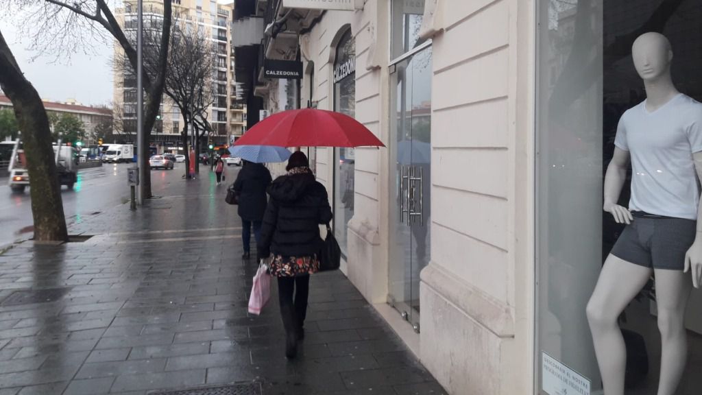 lluvia en Palma, gente con paraguas
