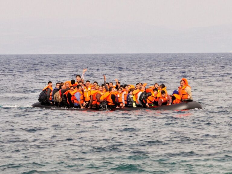 embarcación migrantes patera