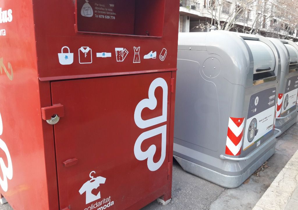 contenedor caritas