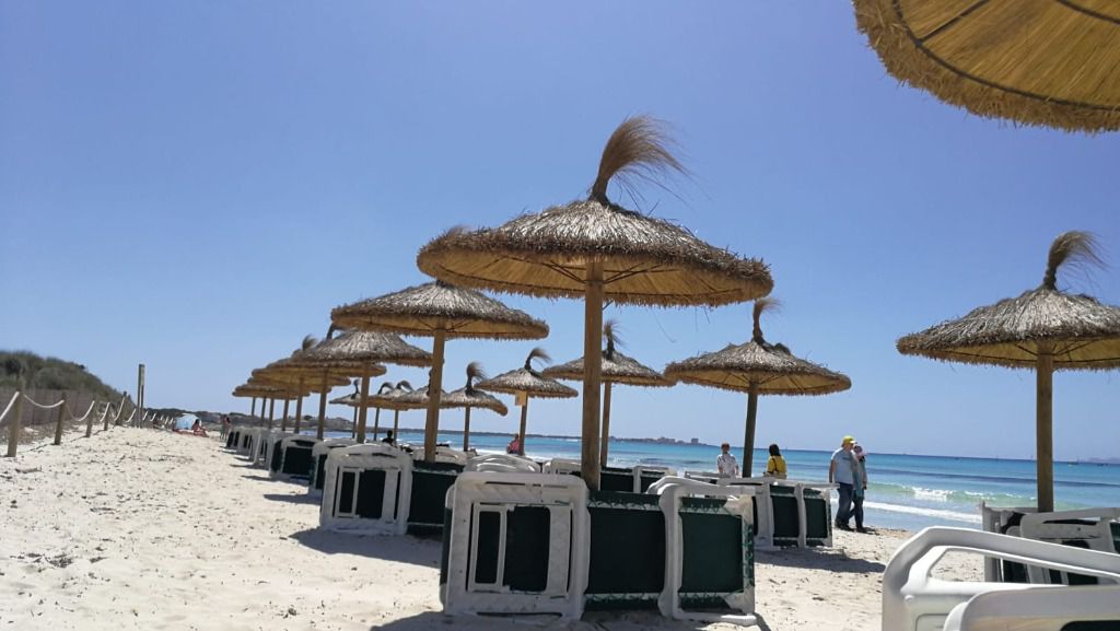 es trenc tumbonas hamacas calor sol sa rapita