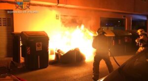piromano bomberos contenedores incendio palma