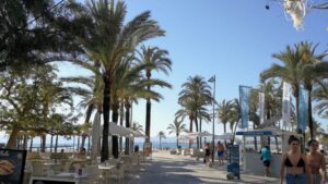 sol playa arenal turistas