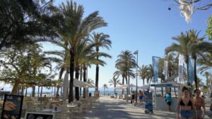 sol playa arenal turistas