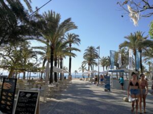 sol playa arenal turistas