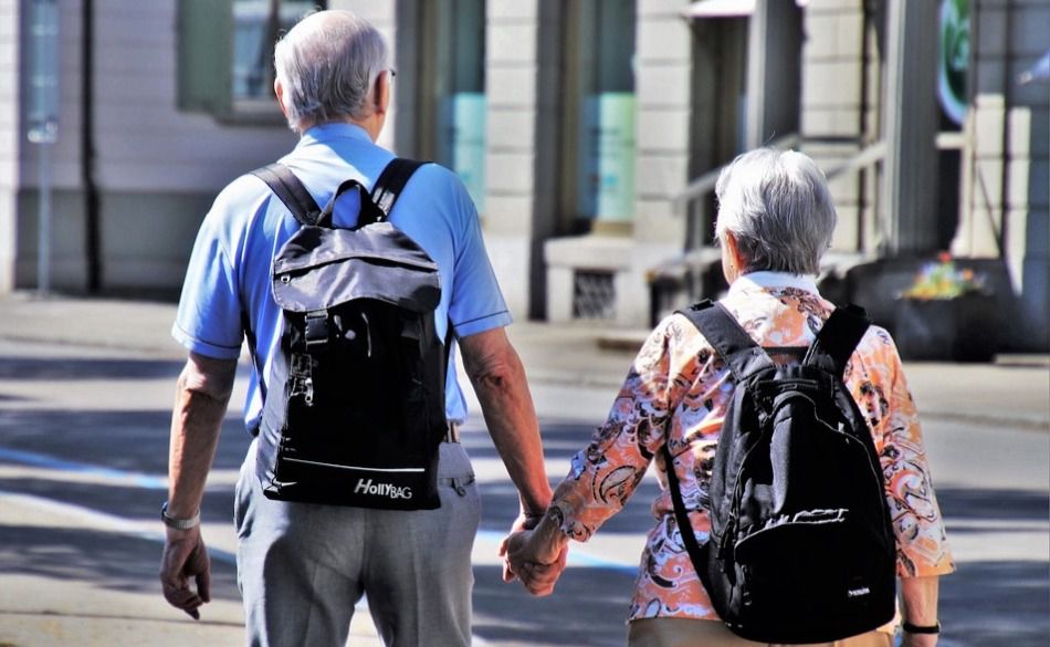 jubilados pensionistas pareja ancianos