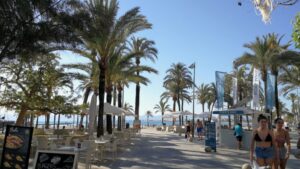 sol playa arenal turistas