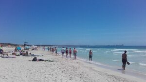 playa turistas calor