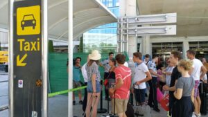 aeropuerto turismo palma son sant joan maletas