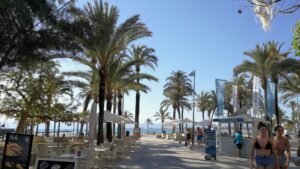 sol playa arenal turistas