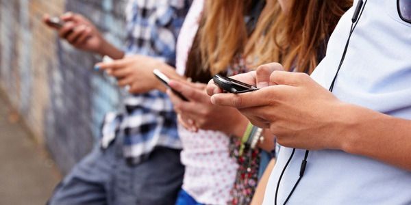 telefonos movil adolescente