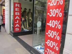 rebajas tienda comercio escaparate