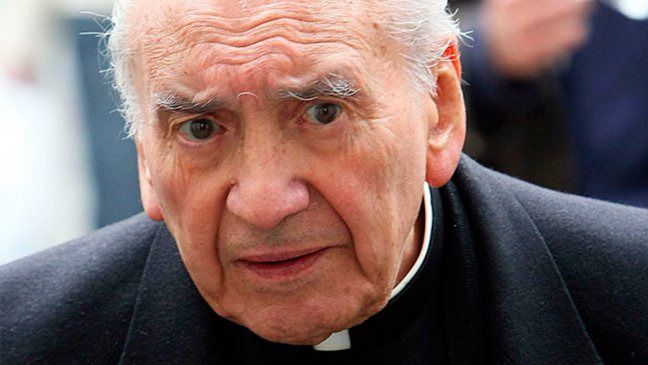 El sacerdote jesuíta Renato Poblete