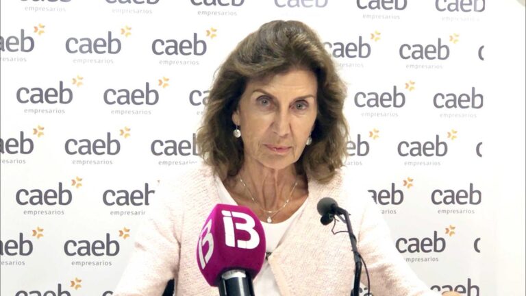 La presidenta de la CAEB, Carmen Planas, en la presentación del informe "Evolución Económica"