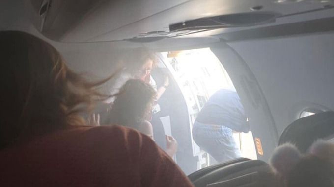 Evacuación del avión de British Airways