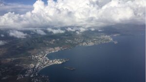 mal tiempo avion nubes