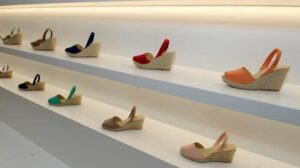 Nuevos dise&ntilde;os y materiales de las t&iacute;picas avarcas menorquinas