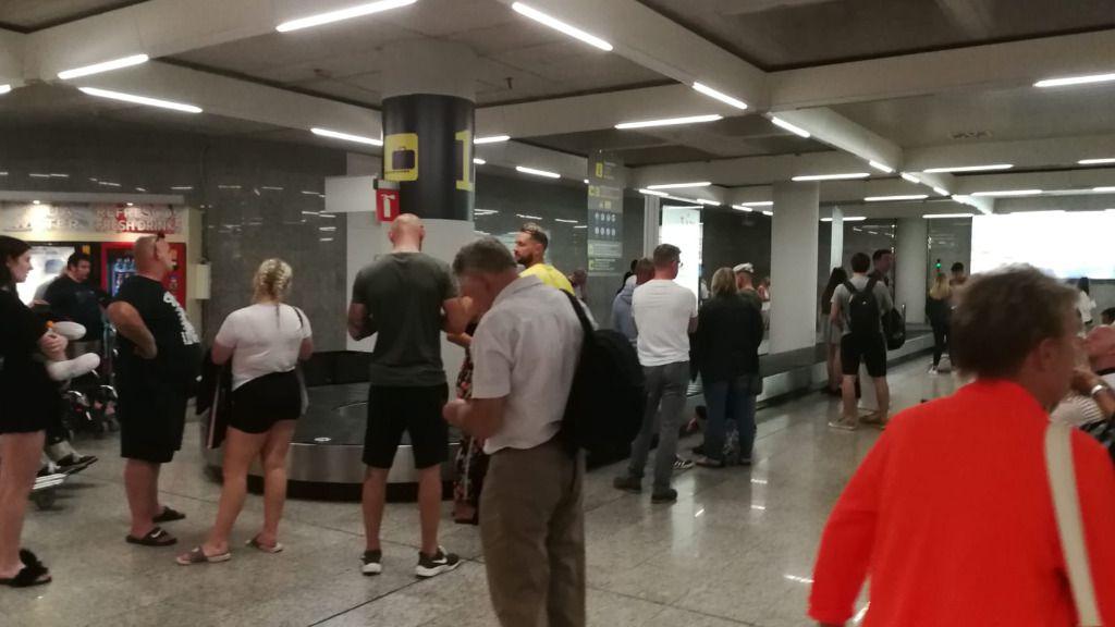 aeropuerto son sant joan turista