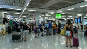 aeropuerto turismo palma son sant joan maletas