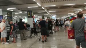 aeropuerto son sant joan turista