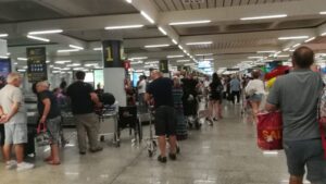 aeropuerto son sant joan turista