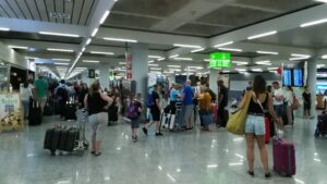 aeropuerto turismo palma son sant joan maletas