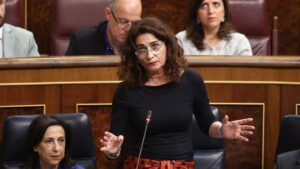 La ministra de Hacienda, Mar&iacute;a Jes&uacute;s Montero