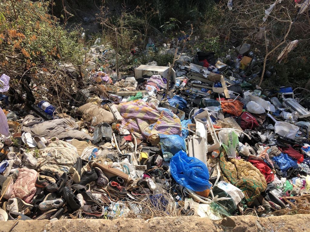 basura vertidos torrente sa riera