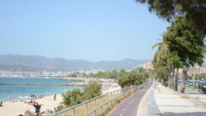 Mallorca verano playa carril bici