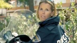 mujer policia local