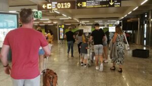 aeropuerto son sant joan turista