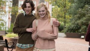 Timothe?e Chalamet y Elle Fanning