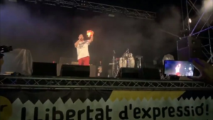 hasel quema bandera espa&ntilde;ola