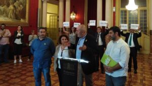 mes parlament lazo amarillo