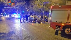 coche volcado Palma