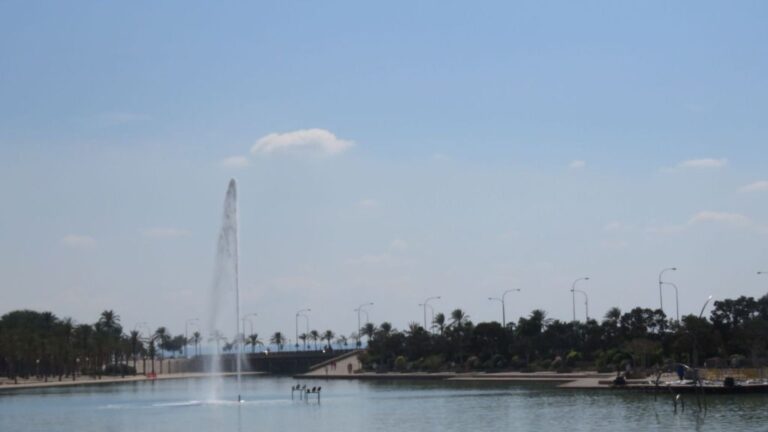 fuente catedral sol buen tiempo cielo despejado calor