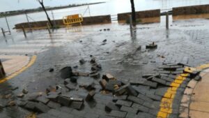 paseo cala gamba desperfectos