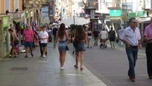 olmos calle tiendas gente turismo turistas