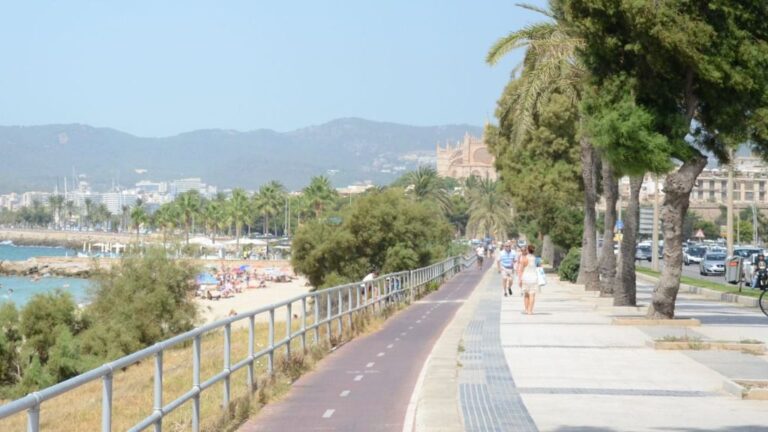 Mallorca verano playa carril bici