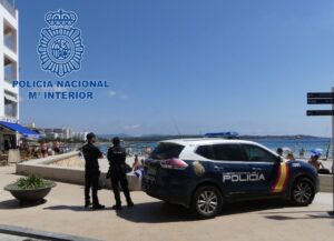 Polic&iacute;a nacional s'illot