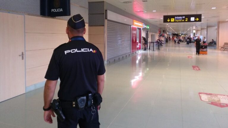 policia aeropuerto