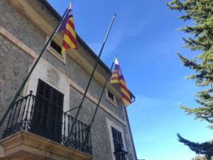 Banderas Ayuntamiento Escorca