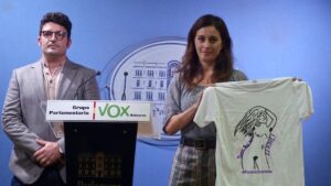 vox porreres camiseta mujer desnuda