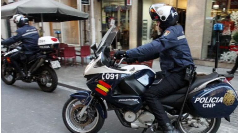 policía