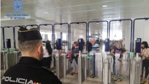 control policia pasaportes aeropuerto