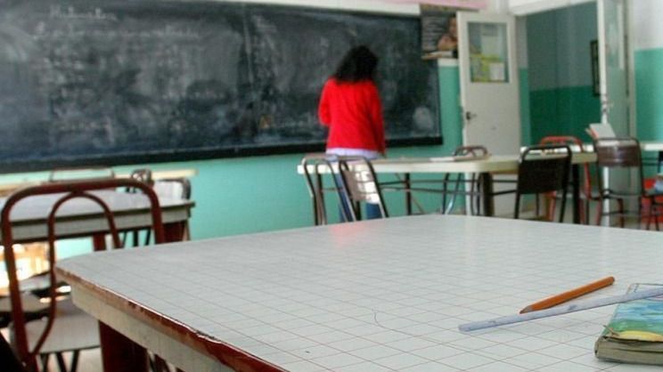 profesor colegio aula vacia docente